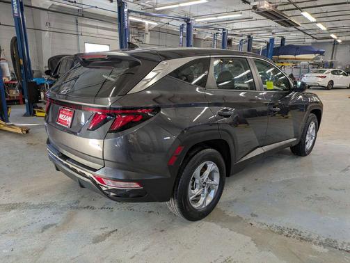 2023 Hyundai TUCSON SE
