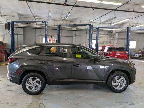 2023 Hyundai TUCSON SE