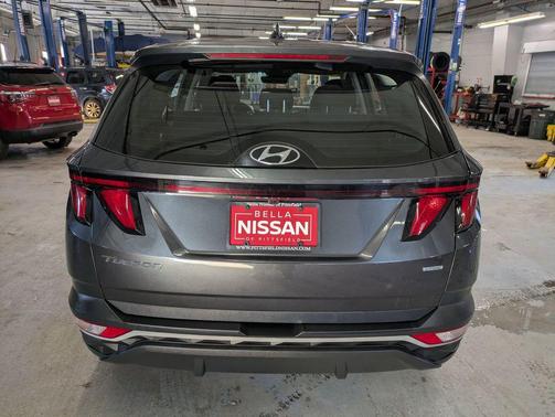 2023 Hyundai TUCSON SE