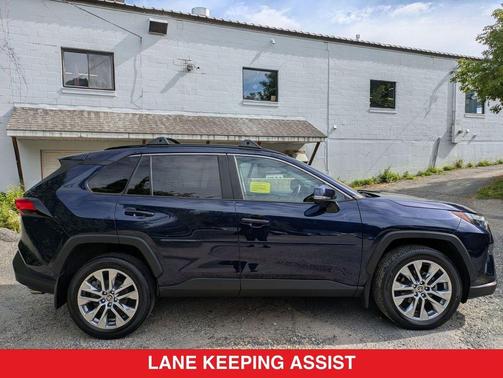 2022 Toyota RAV4 XLE Premium