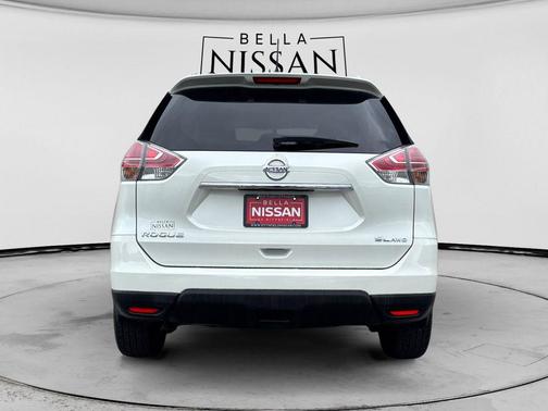 Pearl White 2016 Nissan Rogue SL