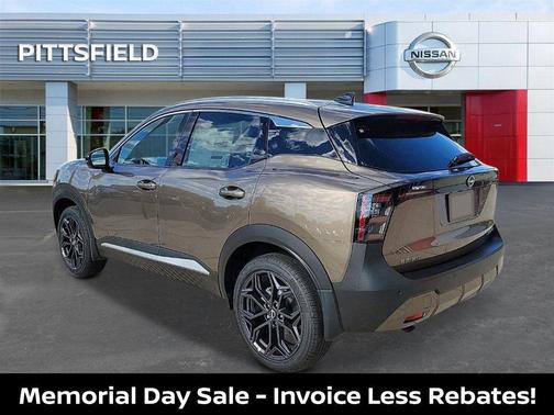 Canyon Bronze Metallic 2026 Nissan Kicks SR