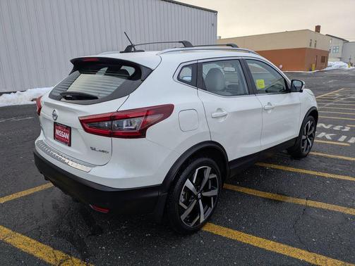 2022 Nissan Rogue Sport SL