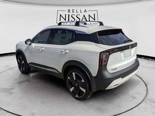 Aspen White Tricoat 2026 Nissan Kicks SR
