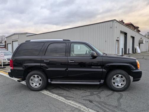 2002 Cadillac Escalade Base