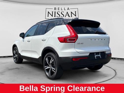 White 2022 Volvo XC40 T5 R-Design