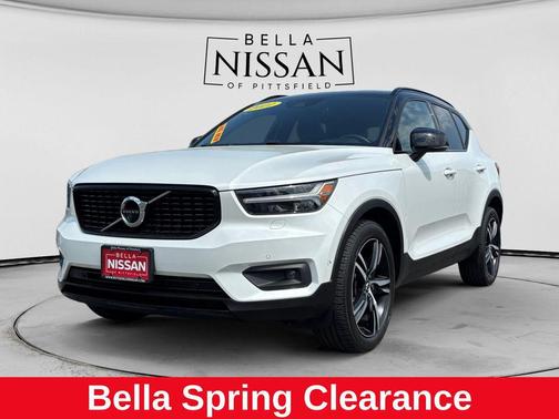 White 2022 Volvo XC40 T5 R-Design