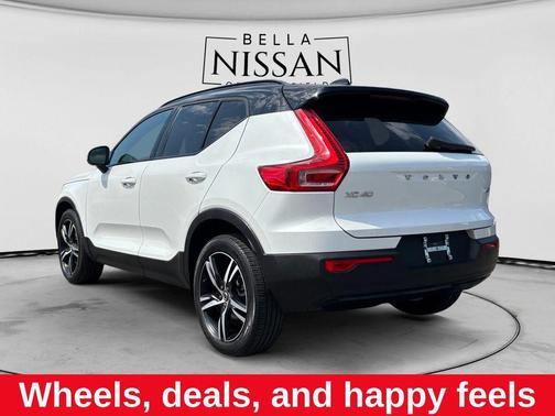 White 2022 Volvo XC40 T5 R-Design
