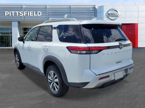 2025 Nissan Pathfinder SL 4WD