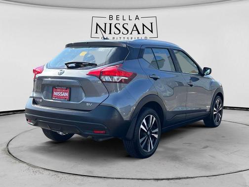 Gun Metallic 2018 Nissan Kicks SV