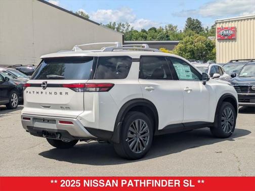 2025 Nissan Pathfinder SL 4WD