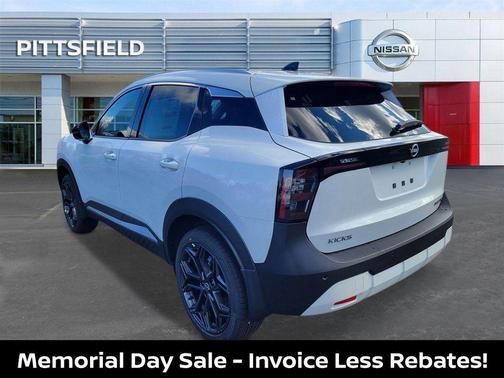 Aspen White Tricoat 2026 Nissan Kicks SR
