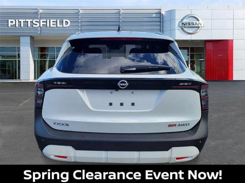 Aspen White Tricoat 2026 Nissan Kicks SR
