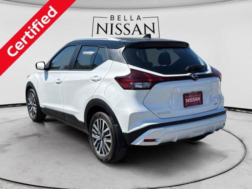 Aspen White Tricoat/Super Black 2023 Nissan Kicks SV