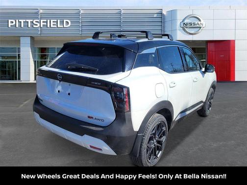 Aspen White/Super Black 2026 Nissan Kicks SR