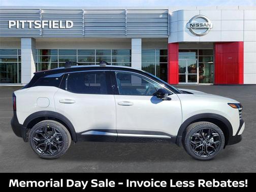 Aspen White/Super Black 2026 Nissan Kicks SR