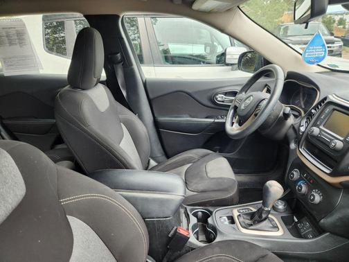 2014 Jeep Cherokee Sport