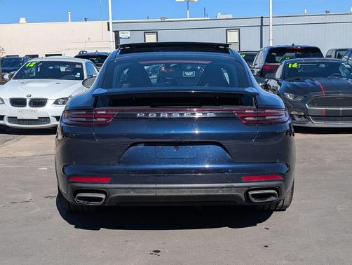 2017 Porsche Panamera 4