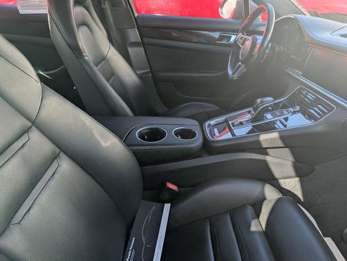 2017 Porsche Panamera 4