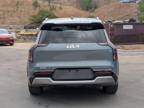 2024 Kia EV9 Land