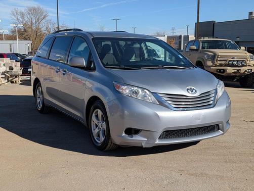 2015 Toyota Sienna LE