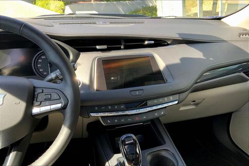 2022 Cadillac XT4 Premium Luxury