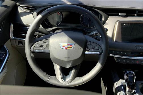 2022 Cadillac XT4 Premium Luxury