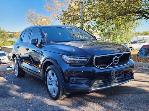2021 Volvo XC40 T5 Momentum