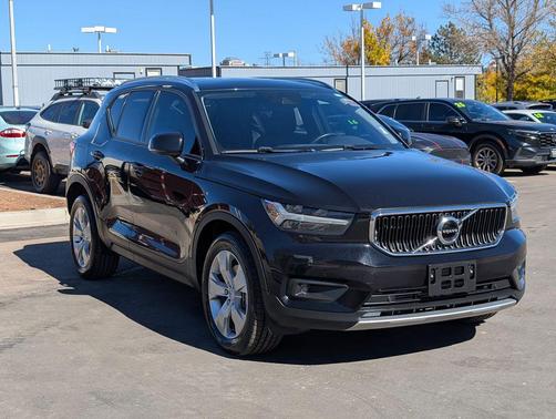 2021 Volvo XC40 T5 Momentum