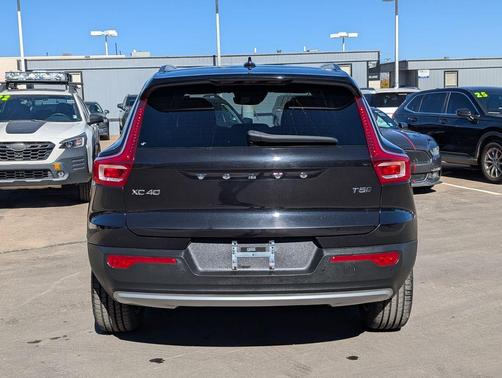 2021 Volvo XC40 T5 Momentum