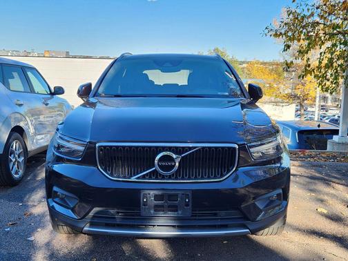 2021 Volvo XC40 T5 Momentum