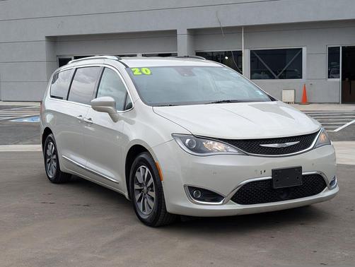 2020 Chrysler Pacifica Touring-L Plus