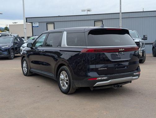 2024 Kia Carnival LX