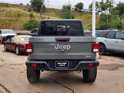 2023 Jeep Gladiator Overland