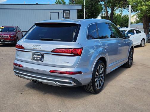2022 Audi Q7 45 Premium Plus