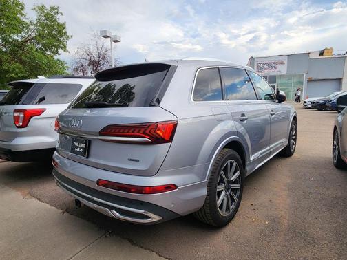 2022 Audi Q7 45 Premium Plus