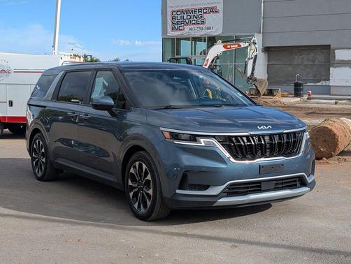 2024 Kia Carnival EX