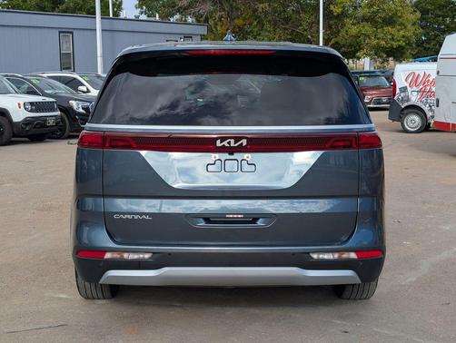 2024 Kia Carnival EX