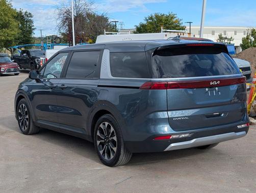 2024 Kia Carnival EX