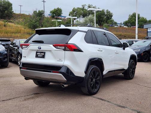 2023 Toyota RAV4 Hybrid SE