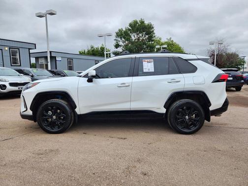 2023 Toyota RAV4 Hybrid SE