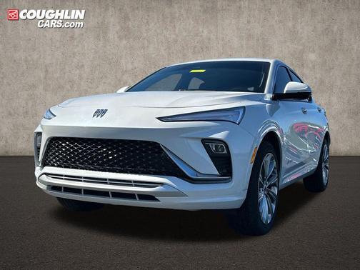 White Frost Tricoat 2025 Buick Envista Avenir FWD
