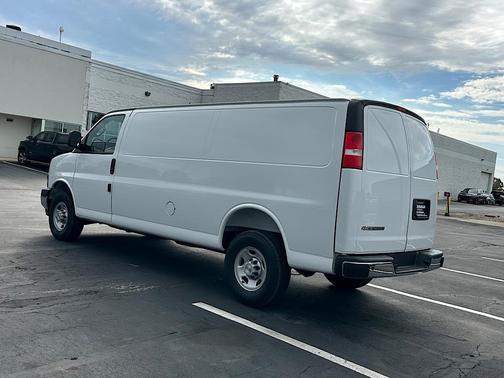 2025 Chevrolet Express 3500 RWD 3500 Extended Wheelbase WT