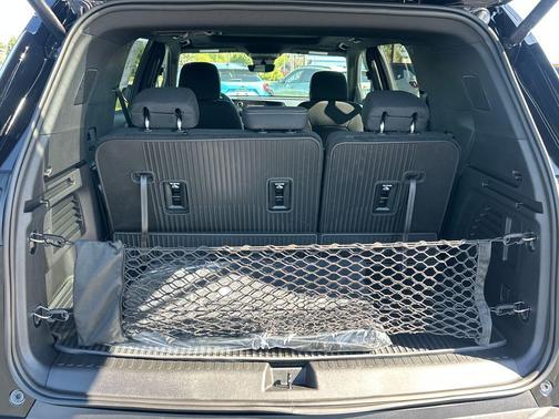 Mosaic Black Metallic 2026 Chevrolet Traverse LT