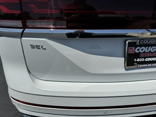 Pure White 2024 Volkswagen Atlas 2.0T SEL Premium R-Line 4MOTION