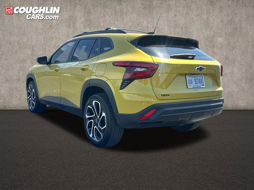 Nitro Yellow Metallic 2024 Chevrolet Trax FWD 2RS
