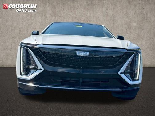 Crystal White Tricoat 2024 Cadillac LYRIQ Sport