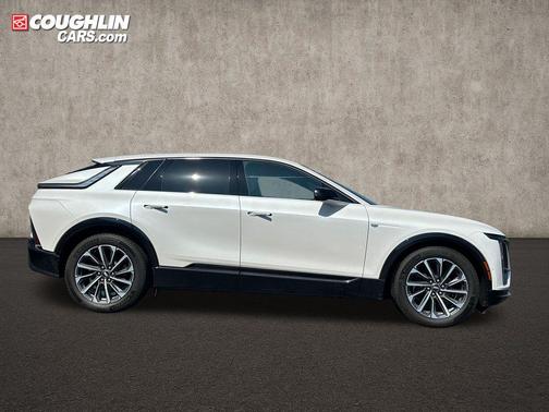 Crystal White Tricoat 2024 Cadillac LYRIQ Sport
