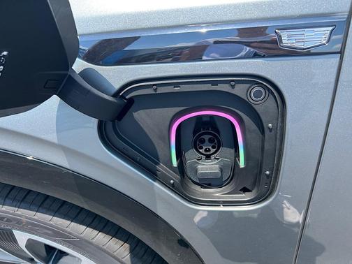Argent Silver Metallic 2026 Cadillac VISTIQ Sport