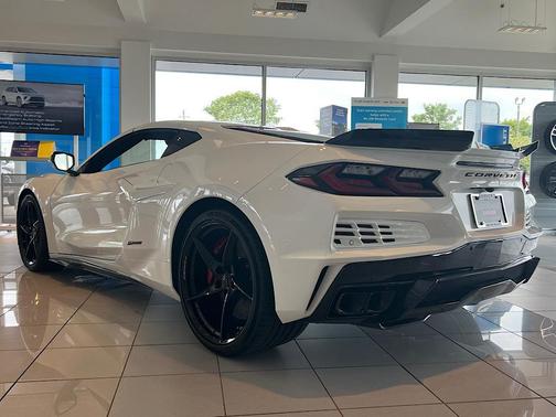 2025 Chevrolet Corvette E-Ray RWD Coupe 3LZ